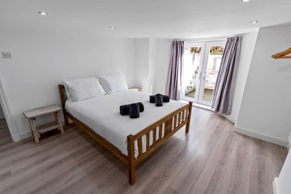 ليثام سانت أنيه Newly Refurbed, Central Apartment With Free Parking And Hot Tub المظهر الخارجي الصورة