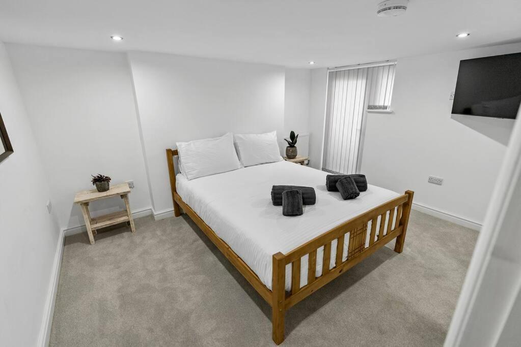 ليثام سانت أنيه Newly Refurbed, Central Apartment With Free Parking And Hot Tub المظهر الخارجي الصورة
